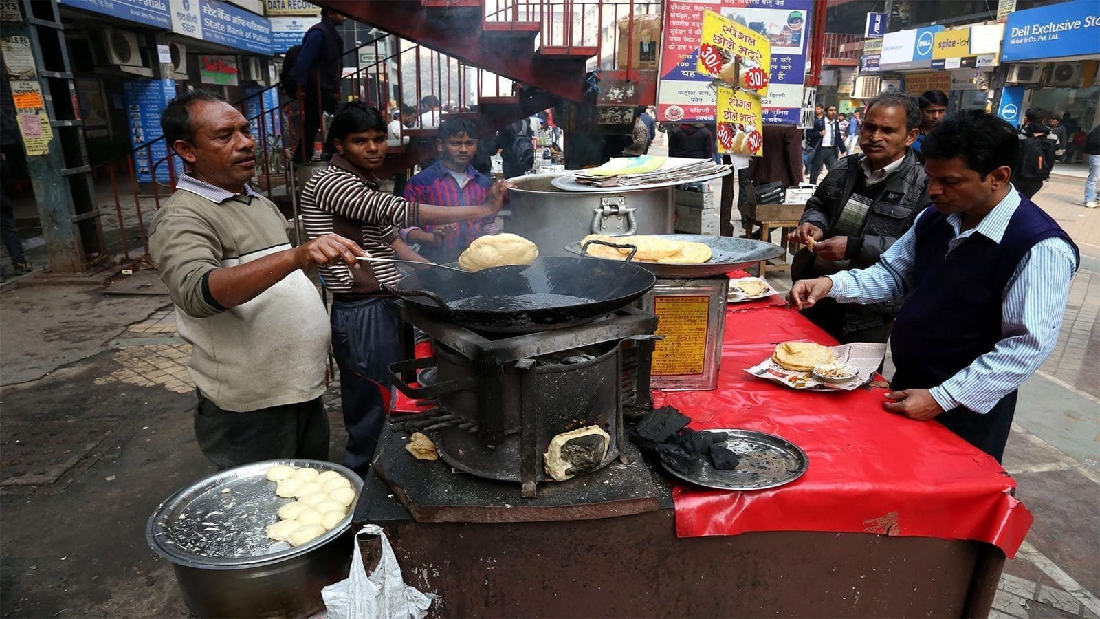 FSSAI to train street food vendors in India’s West Zone on food safety standards
