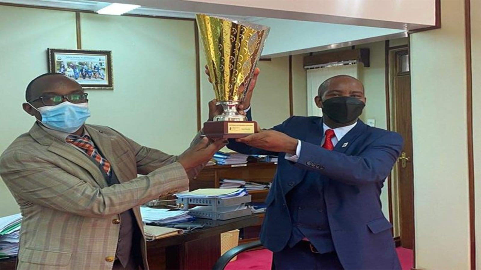 Avocado Society of Kenya crowns KEPHIS as best government institution