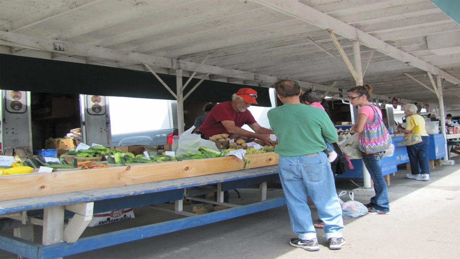 Penn State researchers design online food safety training for farmers’ market vendors